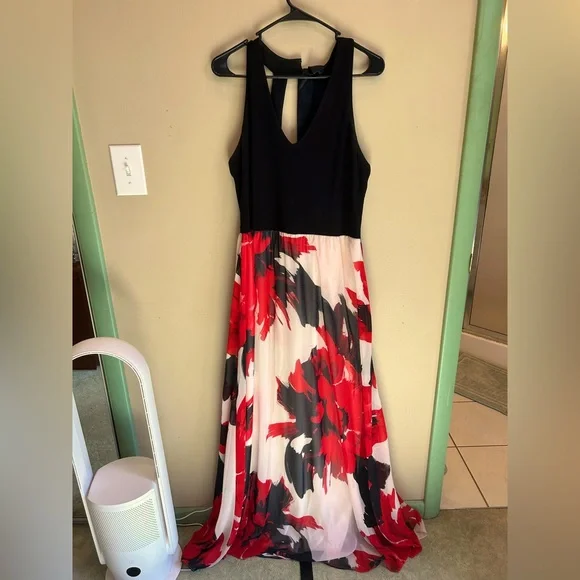 SLNY Black Bodice Red & White Floral Maxi Dress - Picture 1 of 3